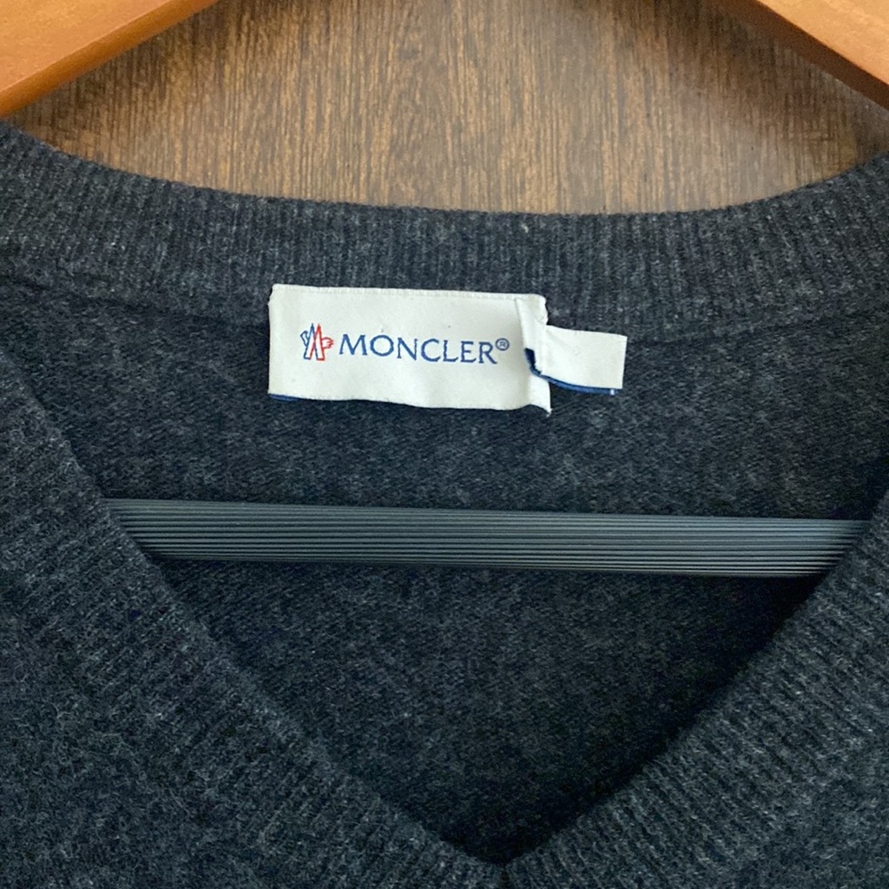 Moncler vintage après-ski sweater, with armband and logo, v-neck M